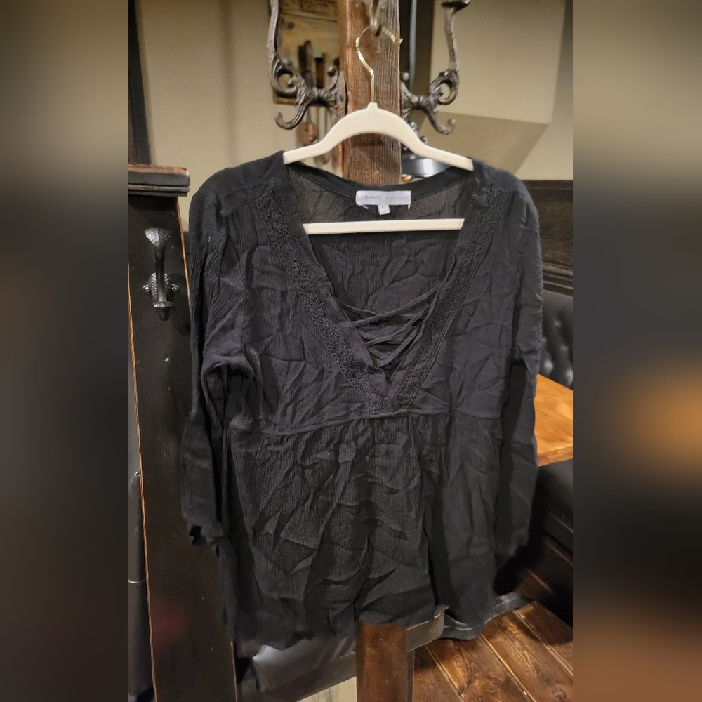Absolutely Famous Flowy black top XL